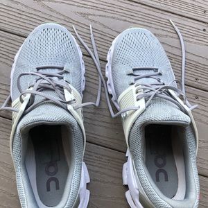 Used Size 9 On Cloud Women’s Running Shoes